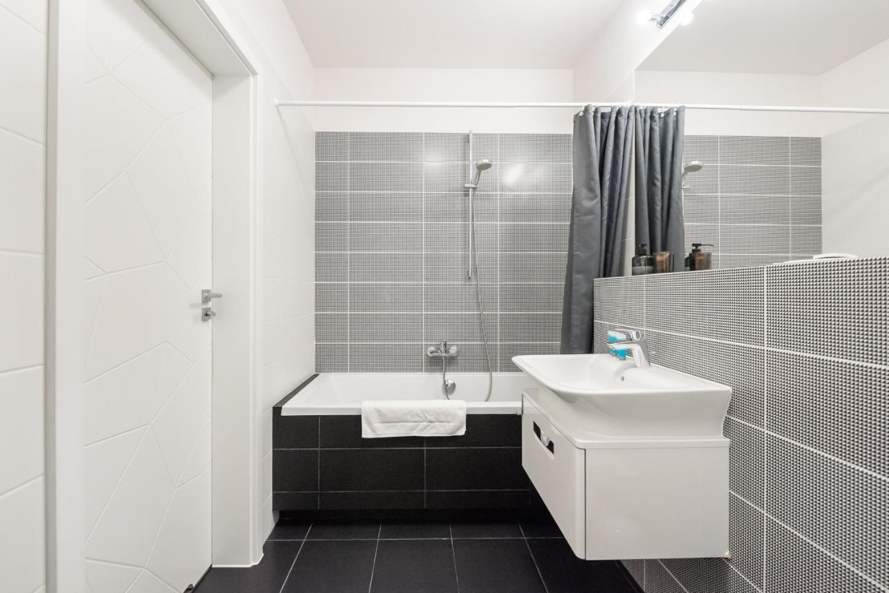ורשה Metro Mlynow Silver Apartment מראה חיצוני תמונה