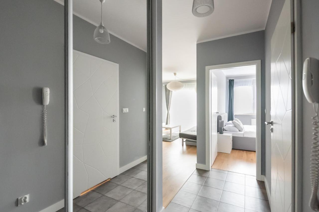 ורשה Metro Mlynow Silver Apartment מראה חיצוני תמונה